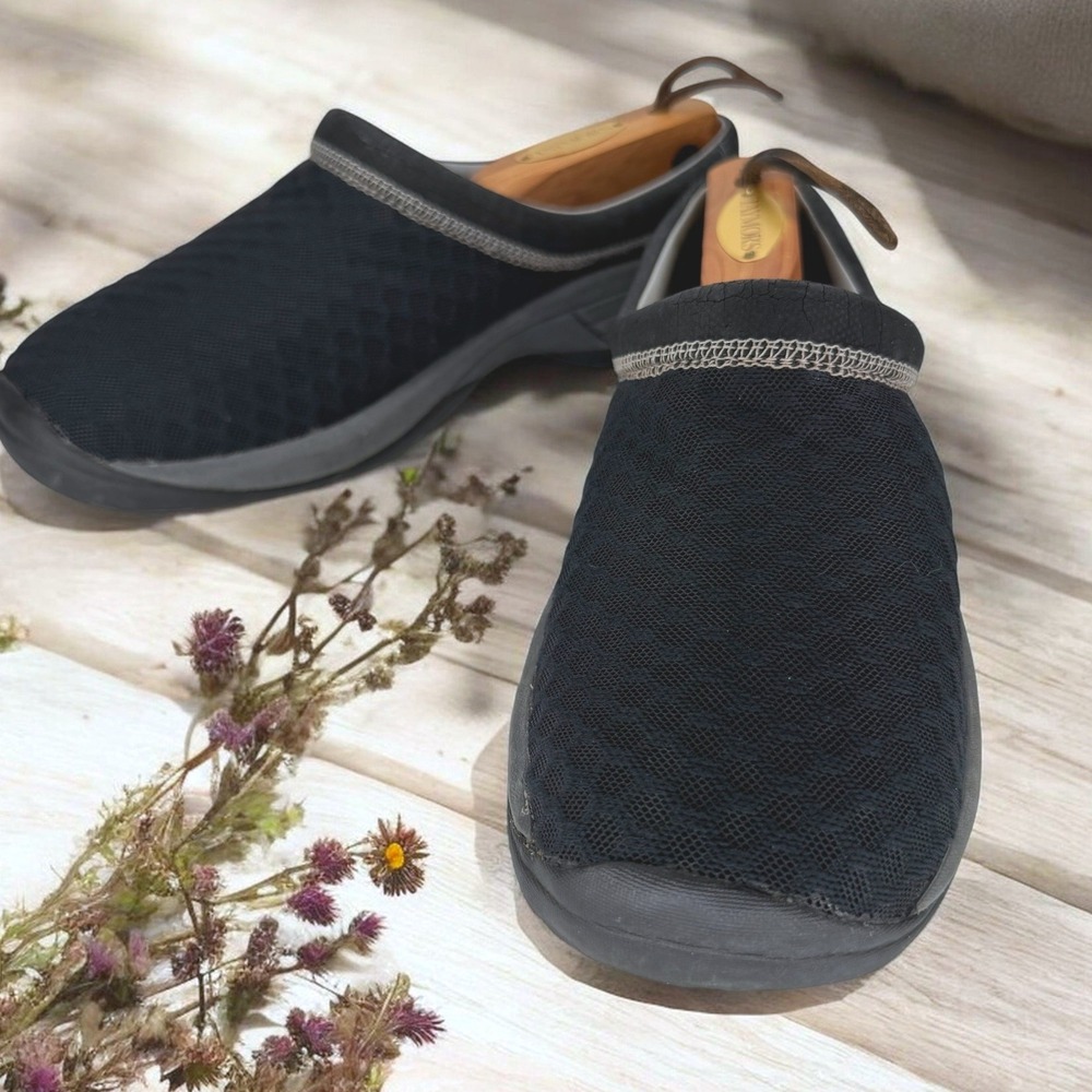 Merrell Slack Shoes Women 7.5 Black Mesh Slip On‎ Comfort Trail Walking Clogs